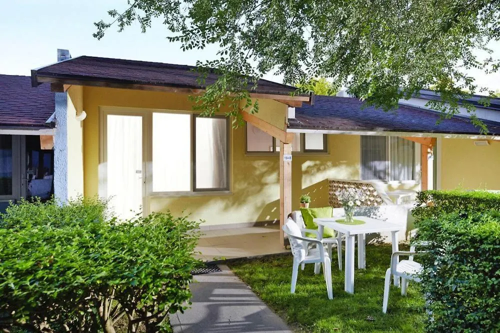 Bungalow In Caorle With Garden Furniture Lägenhet Italien