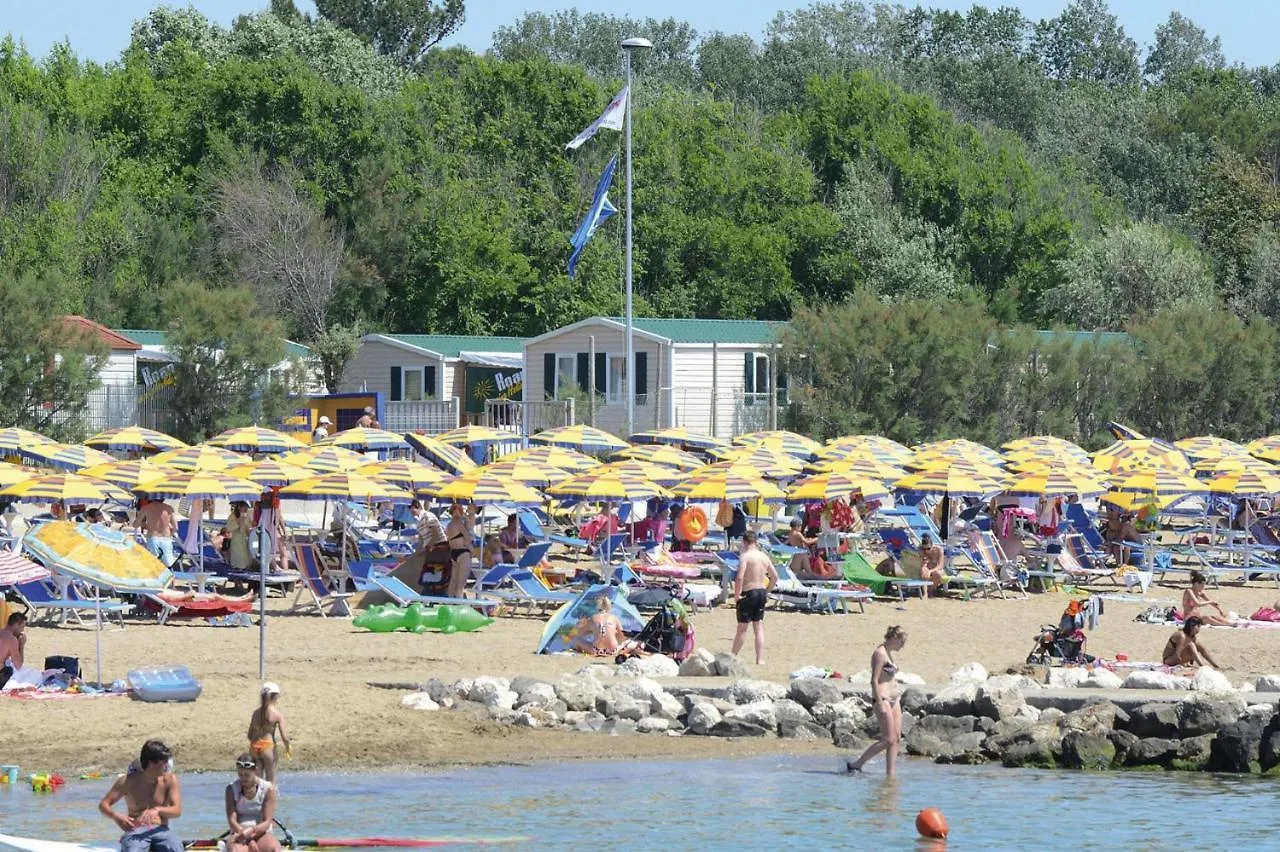 Bungalow In Caorle With Garden Furniture Lägenhet