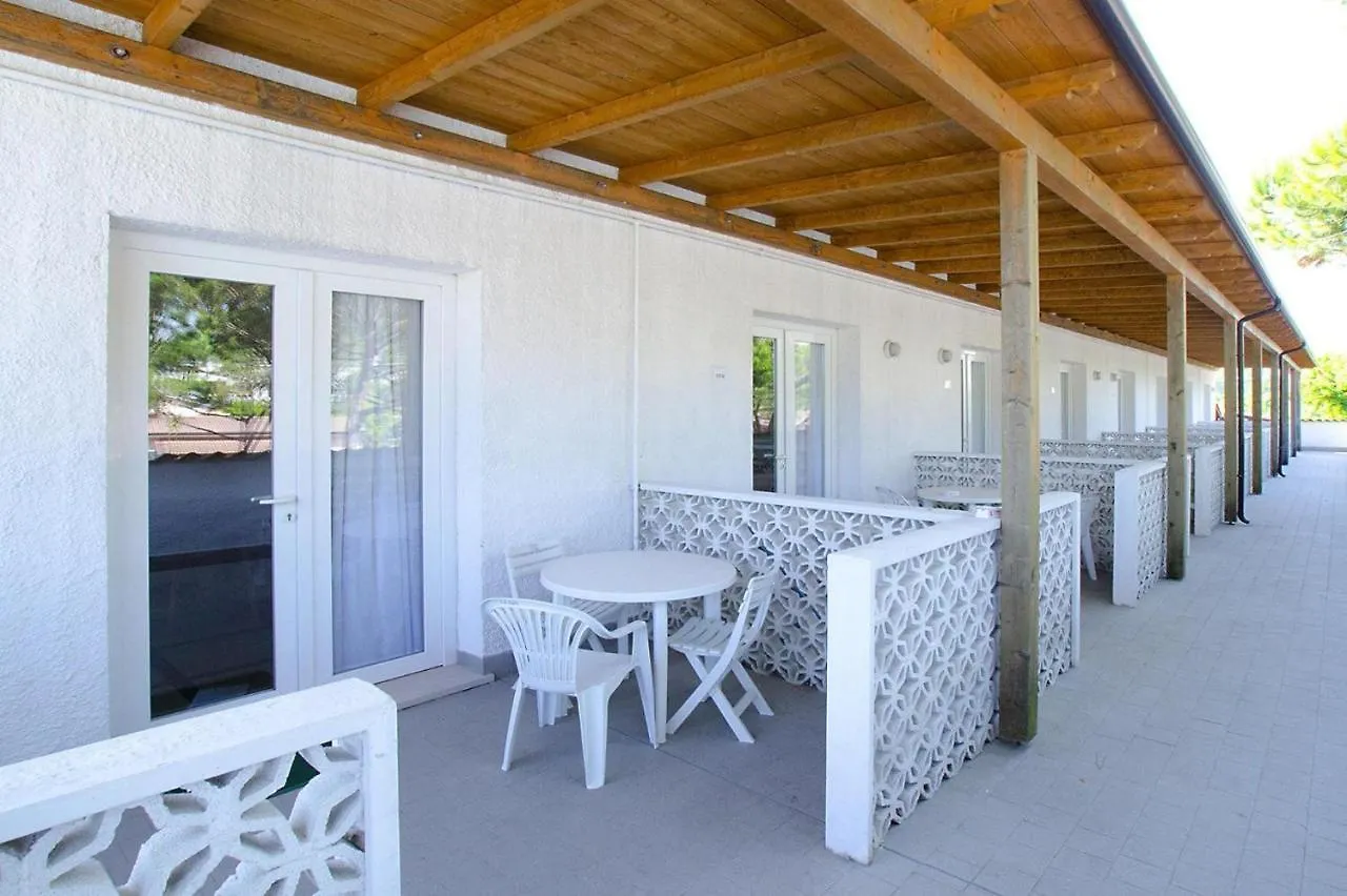 Bungalow In Caorle With Garden Furniture Lägenhet