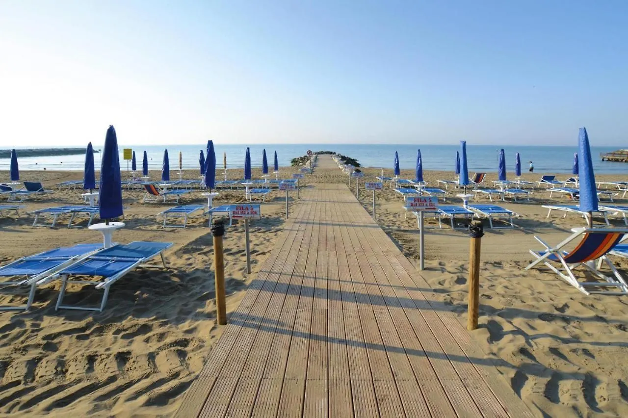 Bungalow In Caorle With Garden Furniture Lägenhet 0*,
